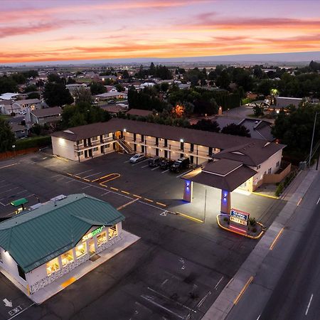 Quincy Inn And Suites Exterior photo