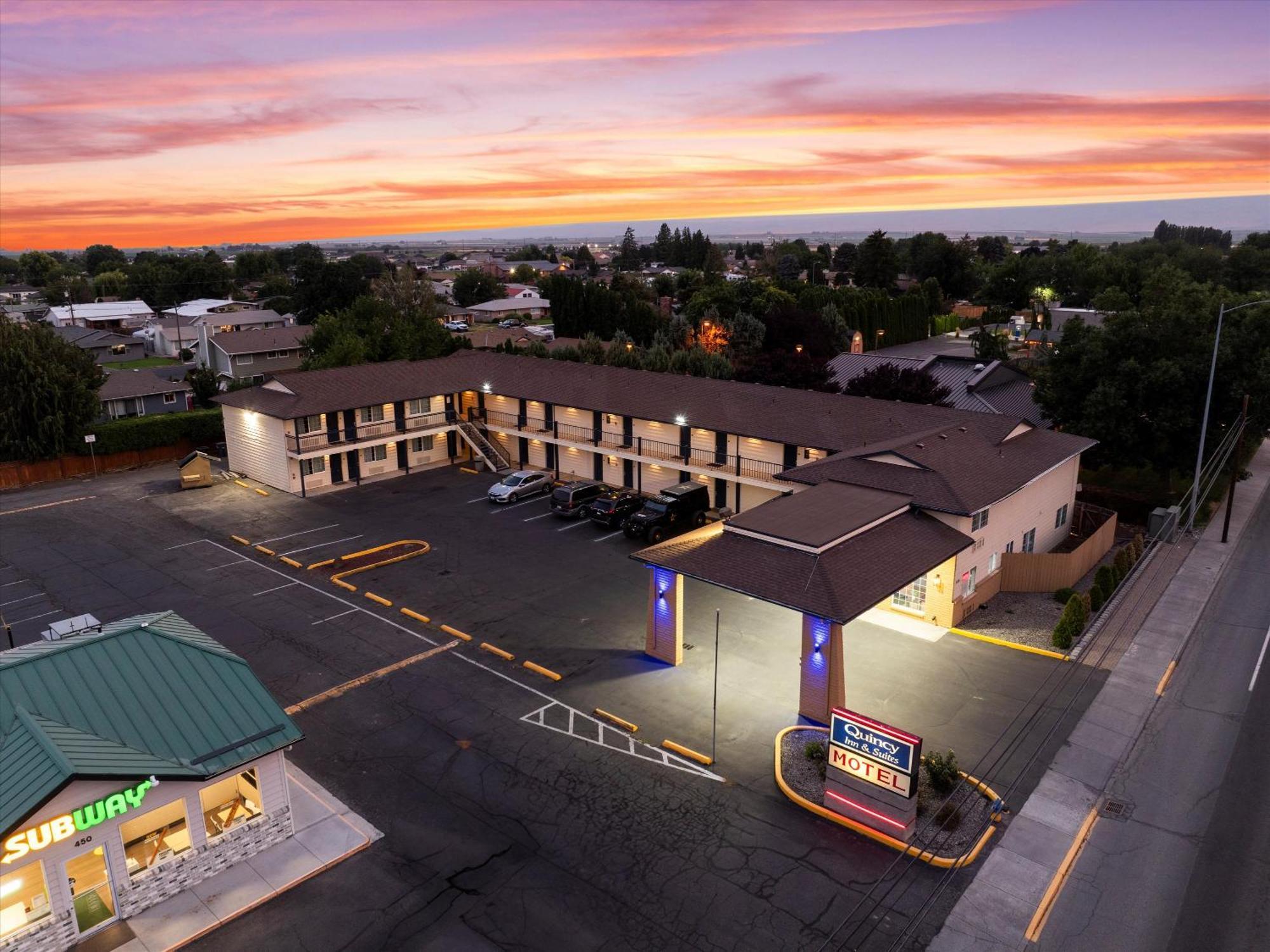 Quincy Inn And Suites Exterior photo