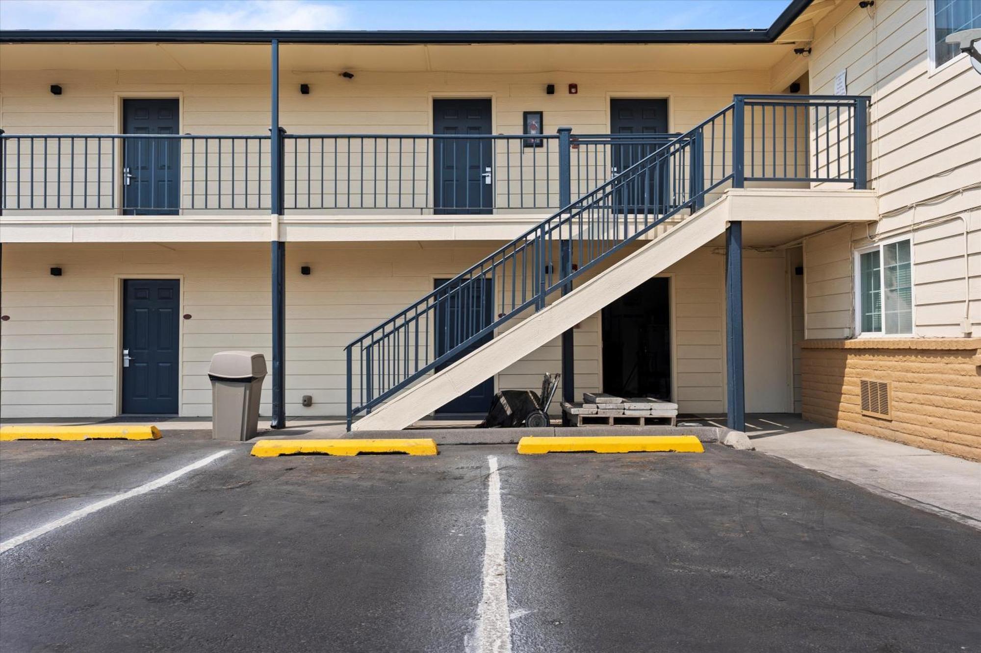 Quincy Inn And Suites Exterior photo