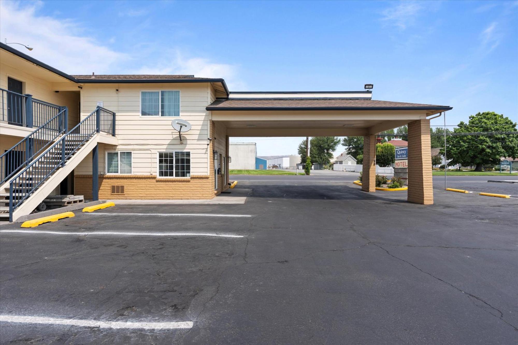 Quincy Inn And Suites Exterior photo