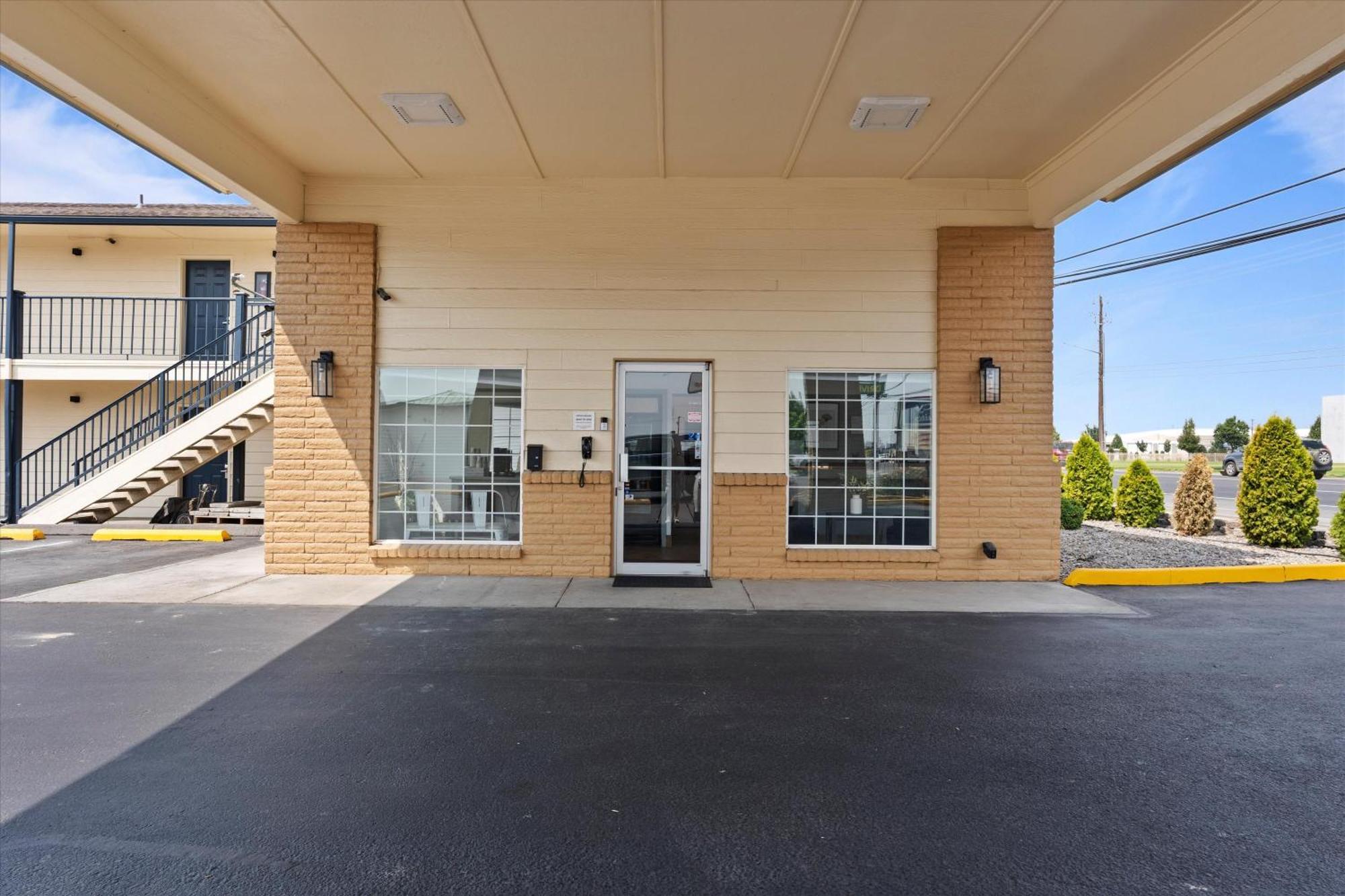 Quincy Inn And Suites Exterior photo